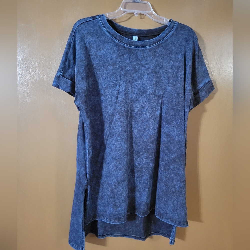 Zenana Outfitters Blue Acid Wash Top Small
